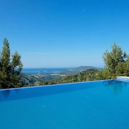 Villa Islamlar Koeyuende Luexs Balayi Villasi Korunakli